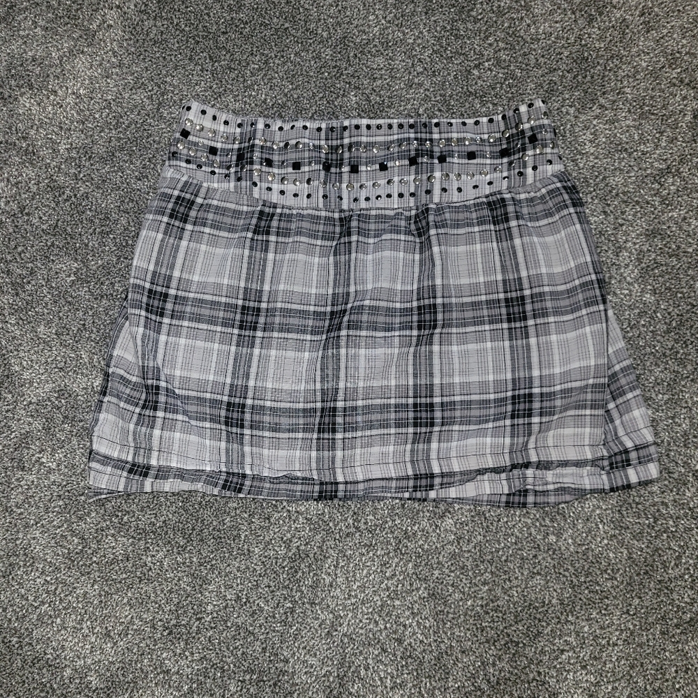 Juniors Girl Code Grey & Black Plaid Skort With Jewel Embellishments. Size 14